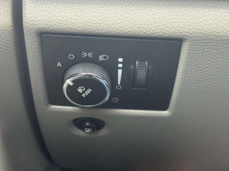 2012 Jeep Grand Cherokee Laredo 4x4 4dr SUV - 22949708 - 23