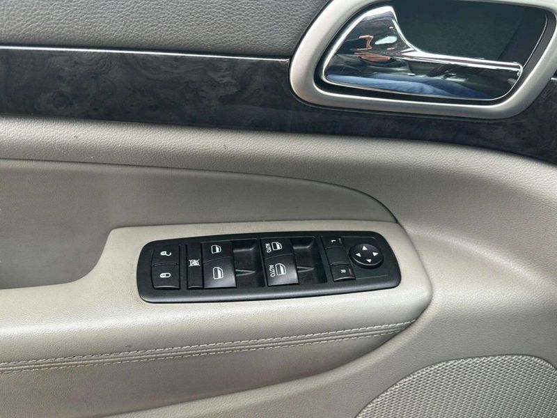 2012 Jeep Grand Cherokee Laredo 4x4 4dr SUV - 22949708 - 25