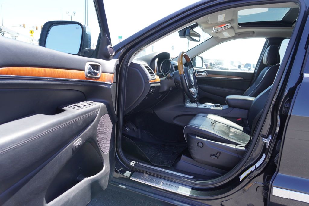 2012 Jeep Grand Cherokee OVERLAND - 23028208 - 17