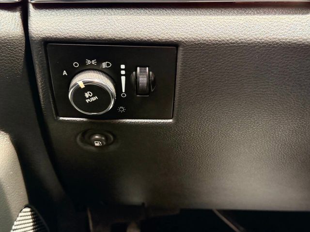2012 Jeep Grand Cherokee Overland 4x4 4dr SUV - 23052200 - 32