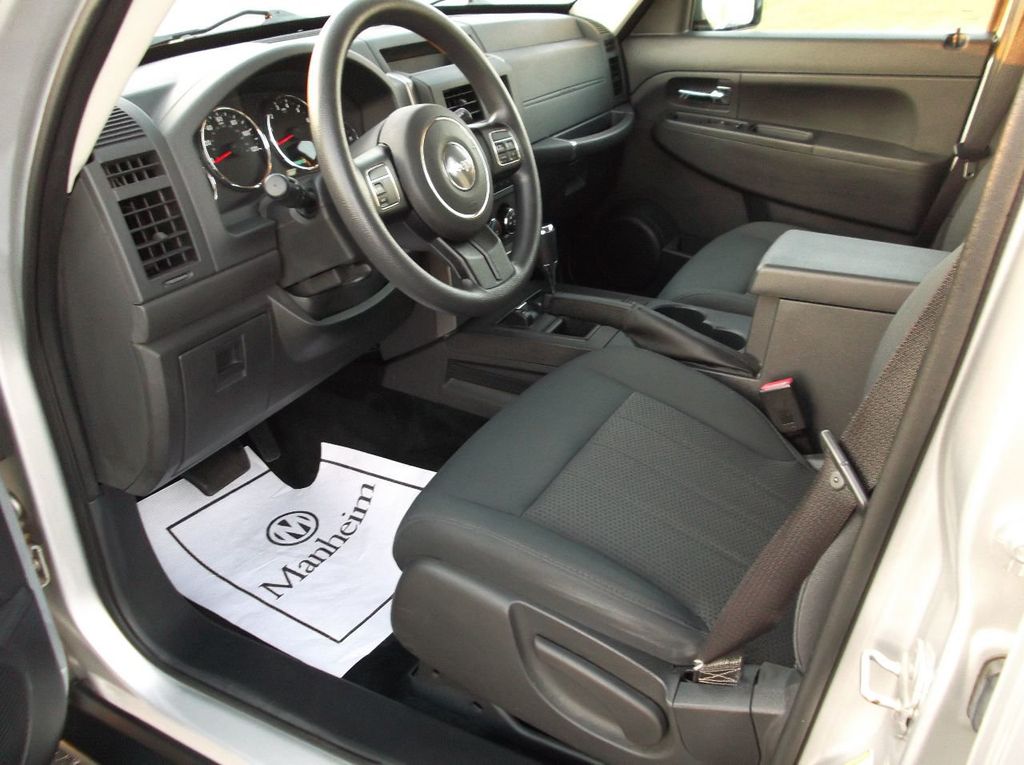 2012 Jeep Liberty Sport photo 2