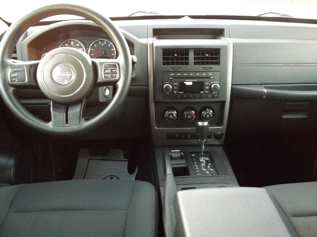 2012 Jeep Liberty Sport photo 3