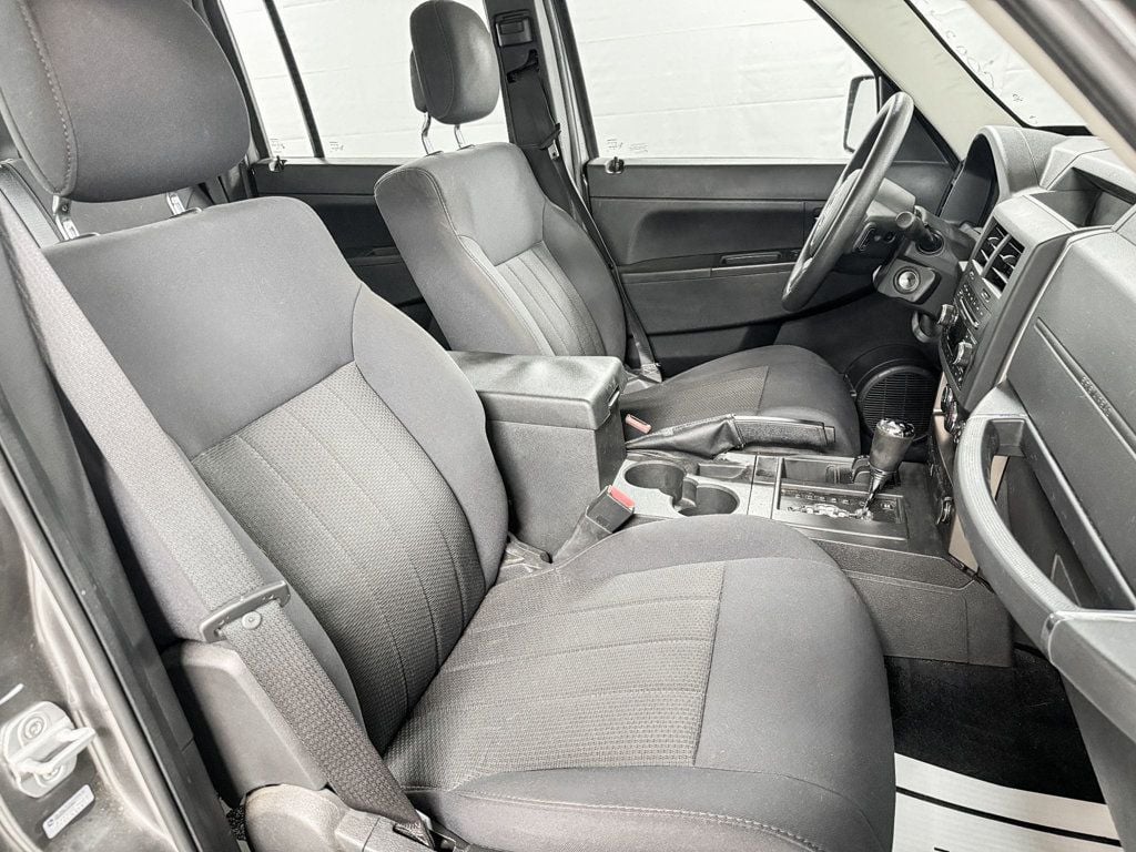 2012 Jeep Liberty Sport photo 12