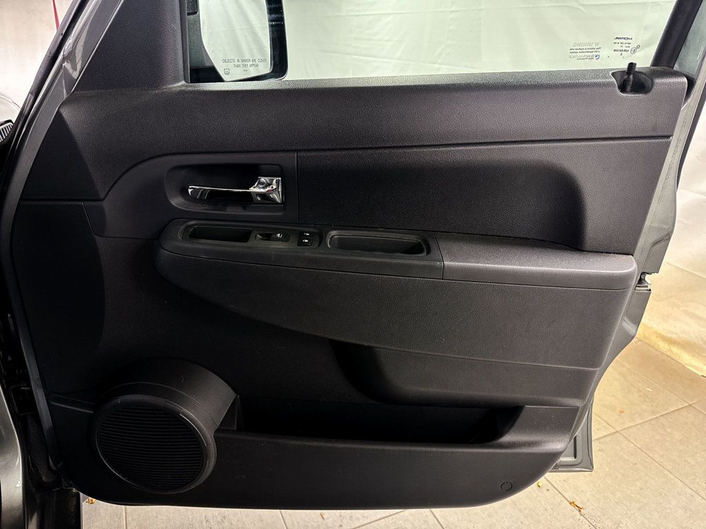 2012 Jeep Liberty Sport photo 17