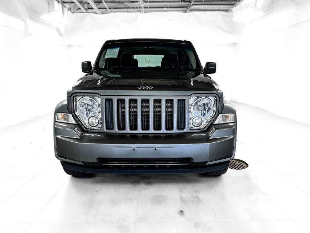 2012 Jeep Liberty Sport photo 2