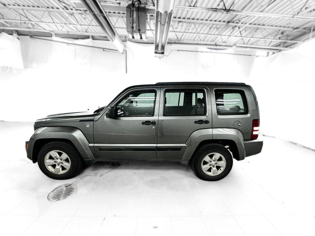 2012 Jeep Liberty Sport photo 3