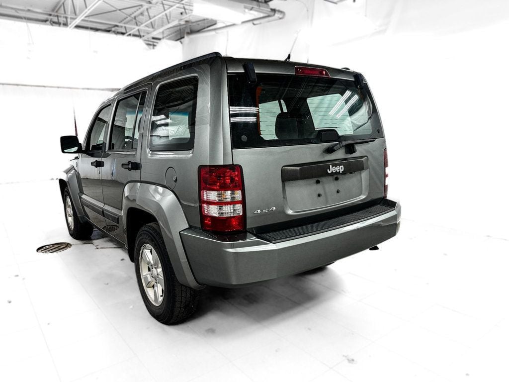 2012 Jeep Liberty Sport photo 4