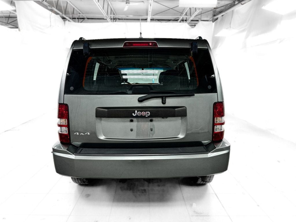2012 Jeep Liberty Sport photo 5