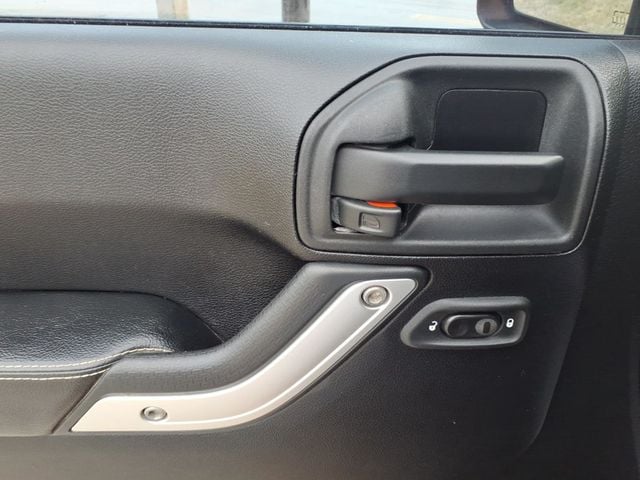 2012 Jeep Wrangler 4WD 2dr Rubicon - 23018575 - 13