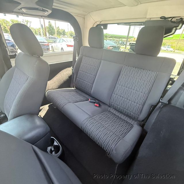 2012 Jeep Wrangler 4WD 2DR RUBICON W/HARDTOP & CONVENIENCE PACKAGE - 23029213 - 34