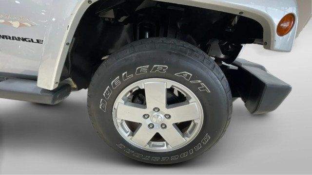 2012 Jeep Wrangler 4WD 2dr Sahara - 22964776 - 13