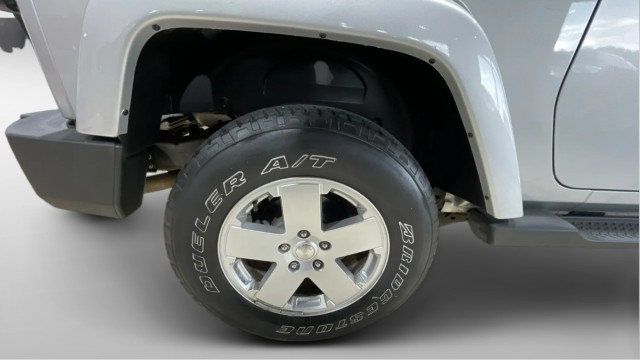 2012 Jeep Wrangler 4WD 2dr Sahara - 22964776 - 14