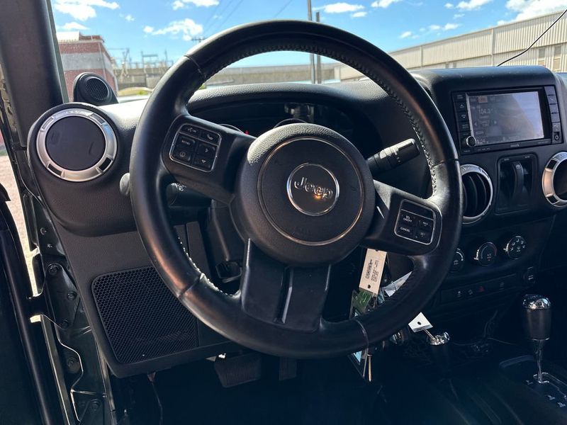 2012 Jeep Wrangler 4WD 2dr Sahara - 22952131 - 16