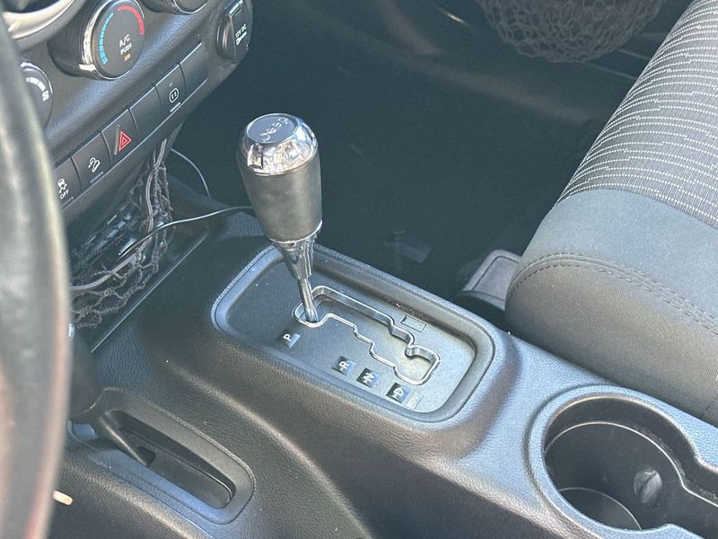 2012 Jeep Wrangler 4WD 2dr Sahara - 22952131 - 17