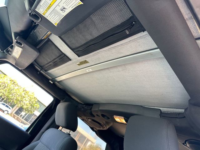 2012 Jeep Wrangler 4WD 2dr Sahara - 22952131 - 18