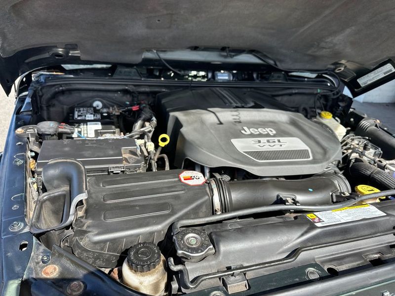 2012 Jeep Wrangler 4WD 2dr Sahara - 22952131 - 20