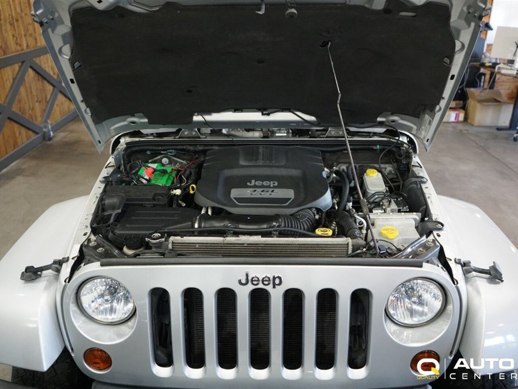 2012 Jeep Wrangler 4WD 2dr Sahara - 22918269 - 11