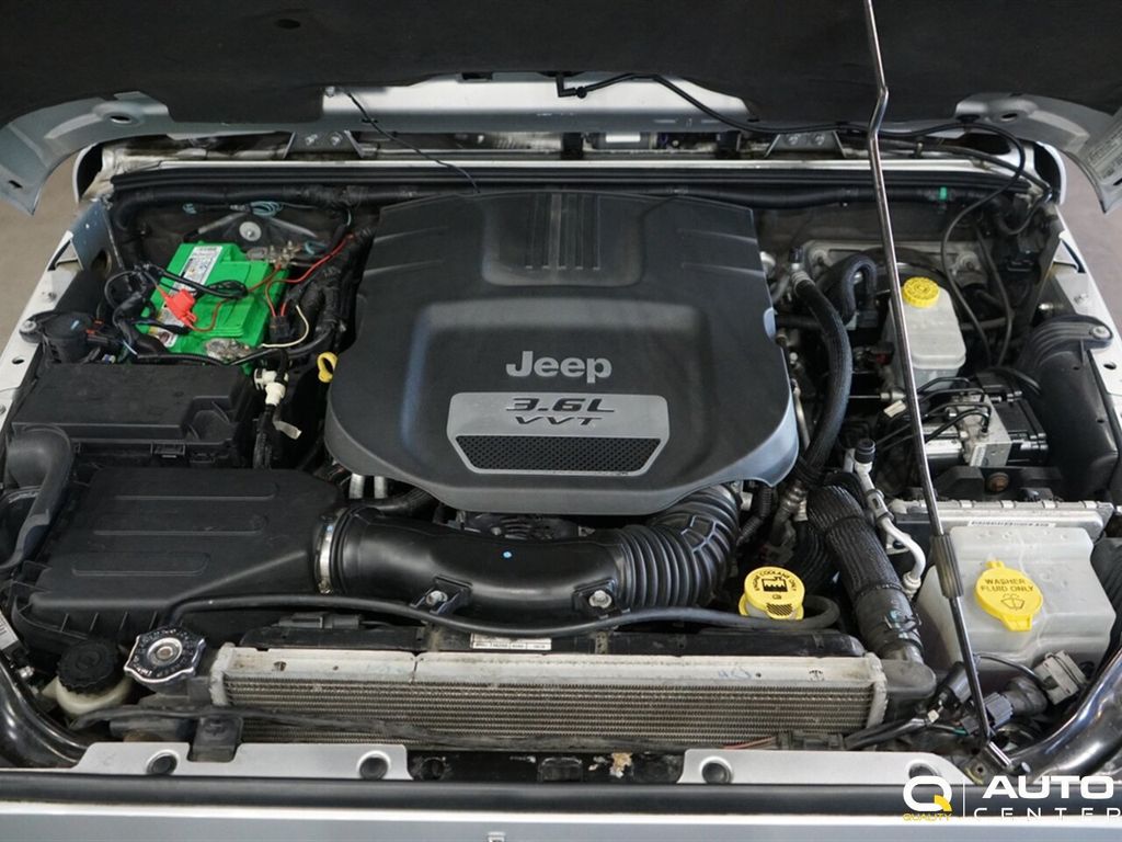 2012 Jeep Wrangler 4WD 2dr Sahara - 22918269 - 12