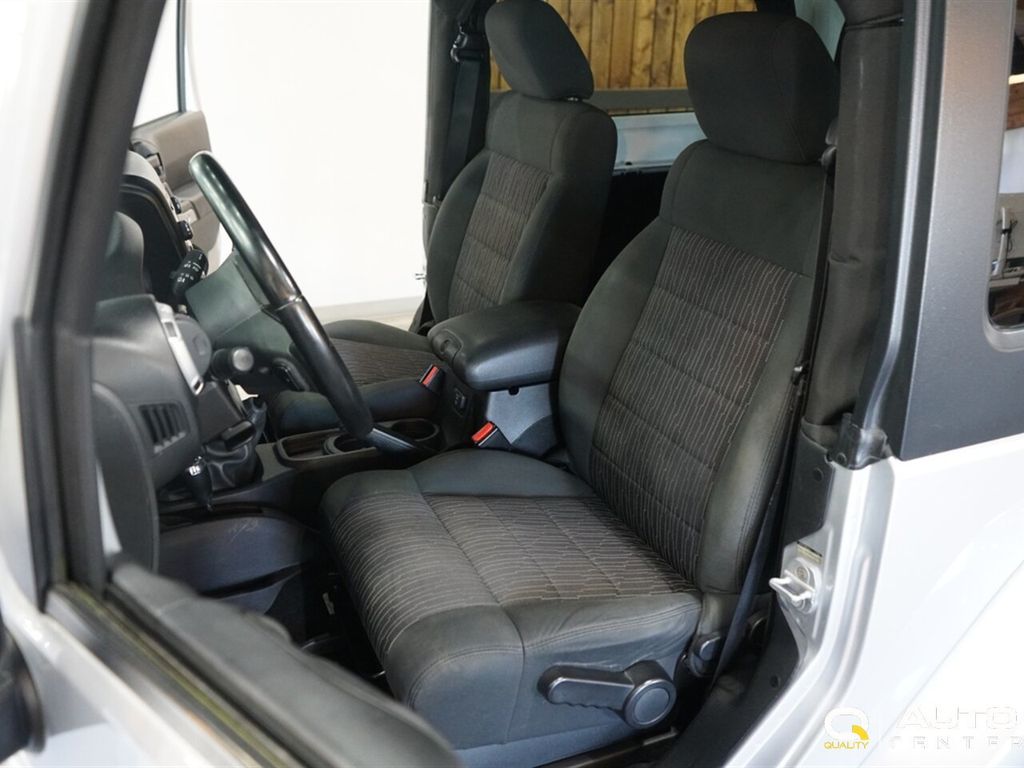 2012 Jeep Wrangler 4WD 2dr Sahara - 22918269 - 15