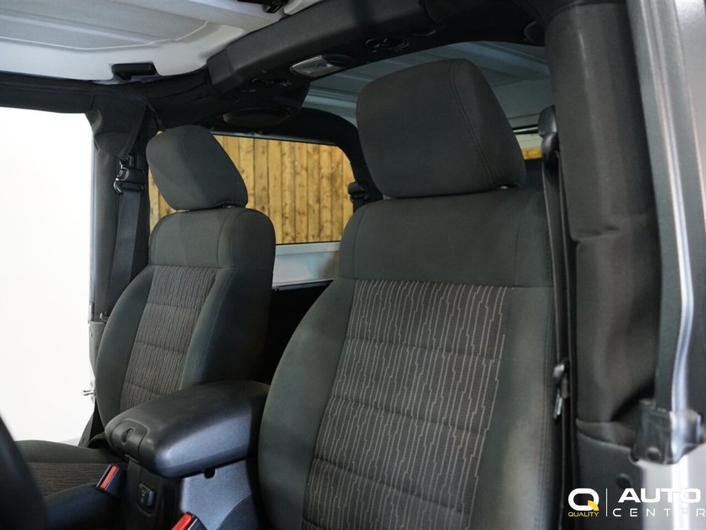 2012 Jeep Wrangler 4WD 2dr Sahara - 22918269 - 16