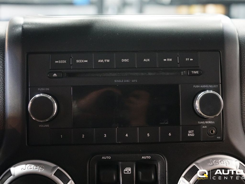 2012 Jeep Wrangler 4WD 2dr Sahara - 22918269 - 22