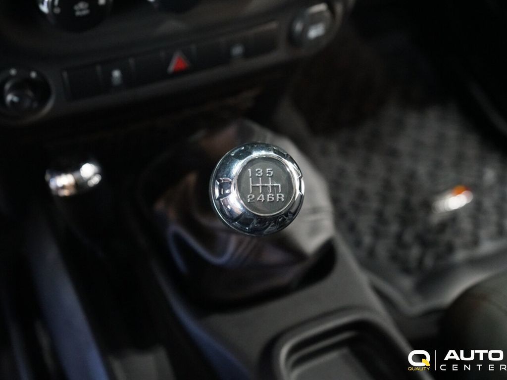 2012 Jeep Wrangler 4WD 2dr Sahara - 22918269 - 27