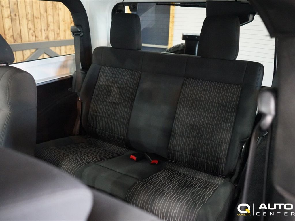 2012 Jeep Wrangler 4WD 2dr Sahara - 22918269 - 31