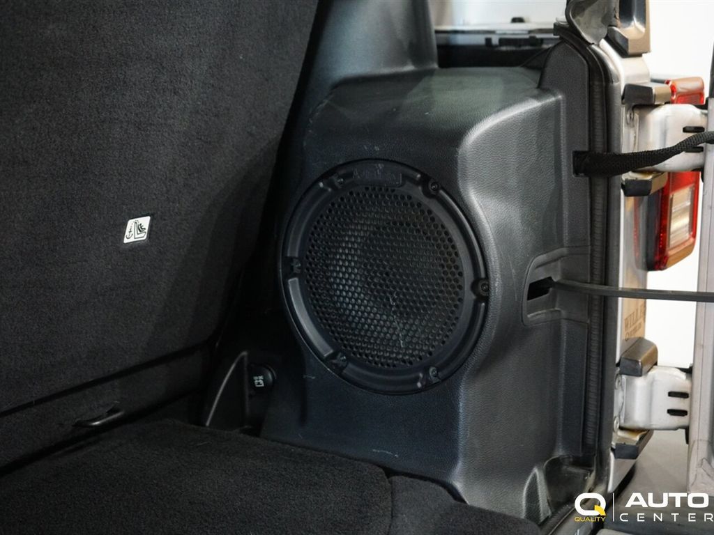 2012 Jeep Wrangler 4WD 2dr Sahara - 22918269 - 34