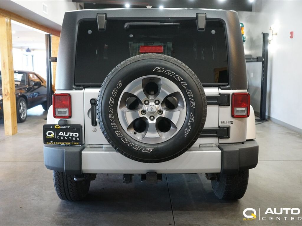 2012 Jeep Wrangler 4WD 2dr Sahara - 22918269 - 5