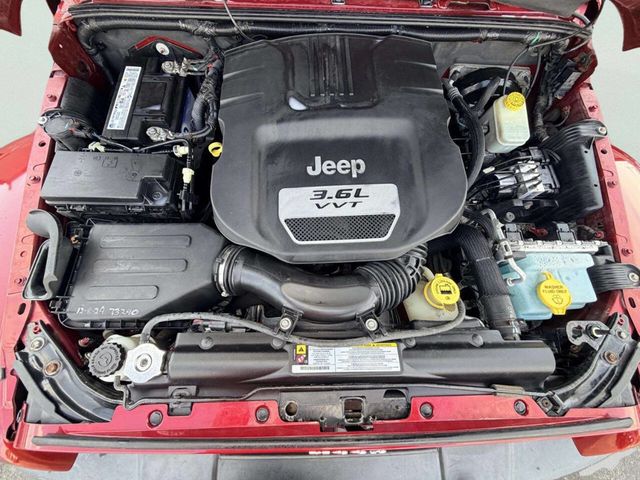 2012 Jeep Wrangler 4WD 2dr Sahara - 23054066 - 12