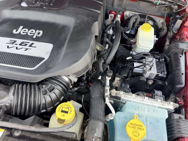 2012 Jeep Wrangler 4WD 2dr Sahara - 23054066 - 14