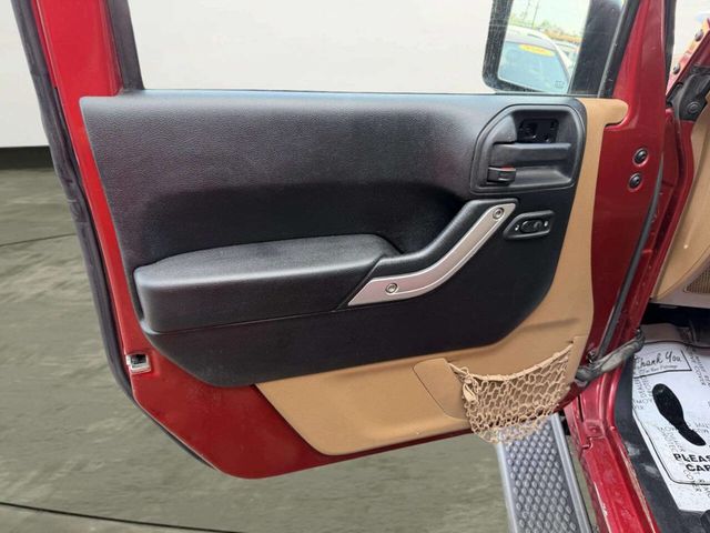 2012 Jeep Wrangler 4WD 2dr Sahara - 23054066 - 16