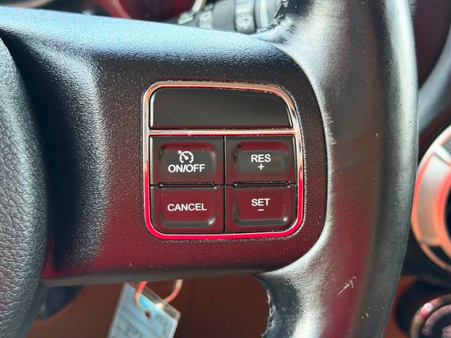 2012 Jeep Wrangler 4WD 2dr Sahara - 23054066 - 28