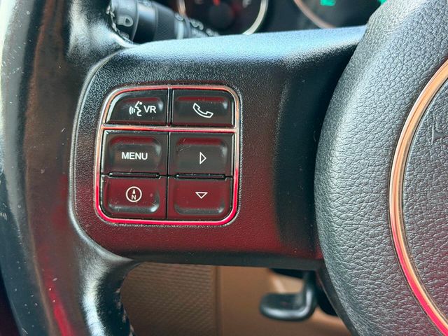2012 Jeep Wrangler 4WD 2dr Sahara - 23054066 - 29