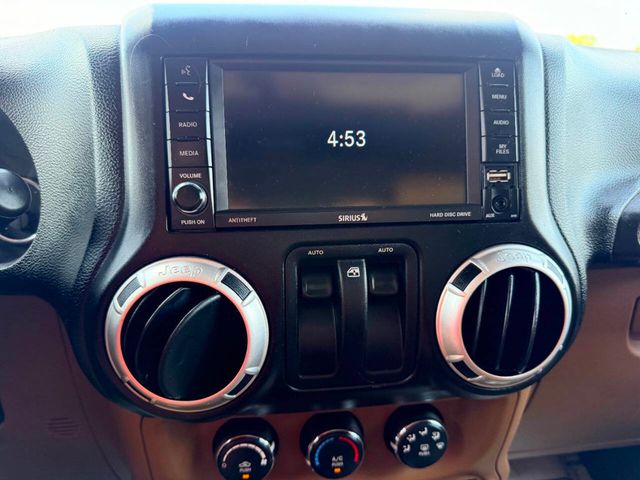 2012 Jeep Wrangler 4WD 2dr Sahara - 23054066 - 32