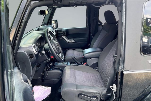 2012 Jeep Wrangler 4WD 2dr Sahara - 23057918 - 9