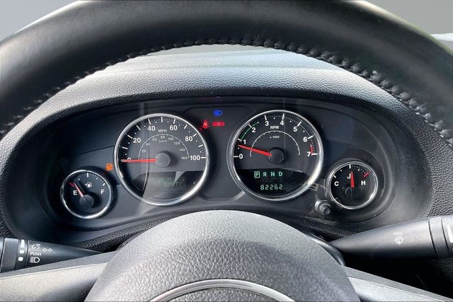 2012 Jeep Wrangler 4WD 2dr Sahara - 23057918 - 18