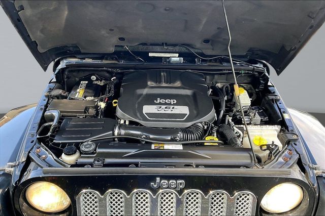 2012 Jeep Wrangler 4WD 2dr Sahara - 23057918 - 28