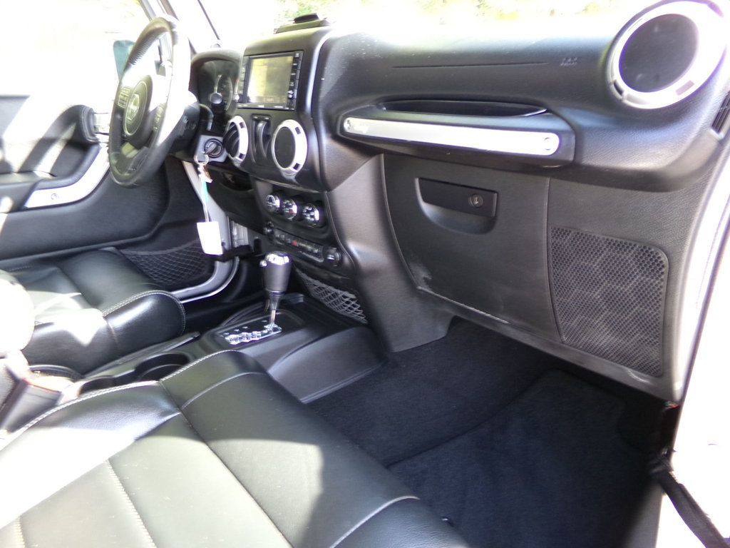 2012 Jeep Wrangler 4WD 2dr Sahara - 22973895 - 14