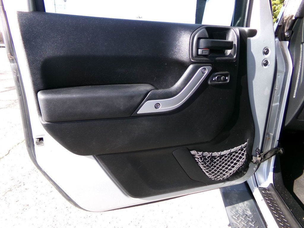 2012 Jeep Wrangler 4WD 2dr Sahara - 22973895 - 15