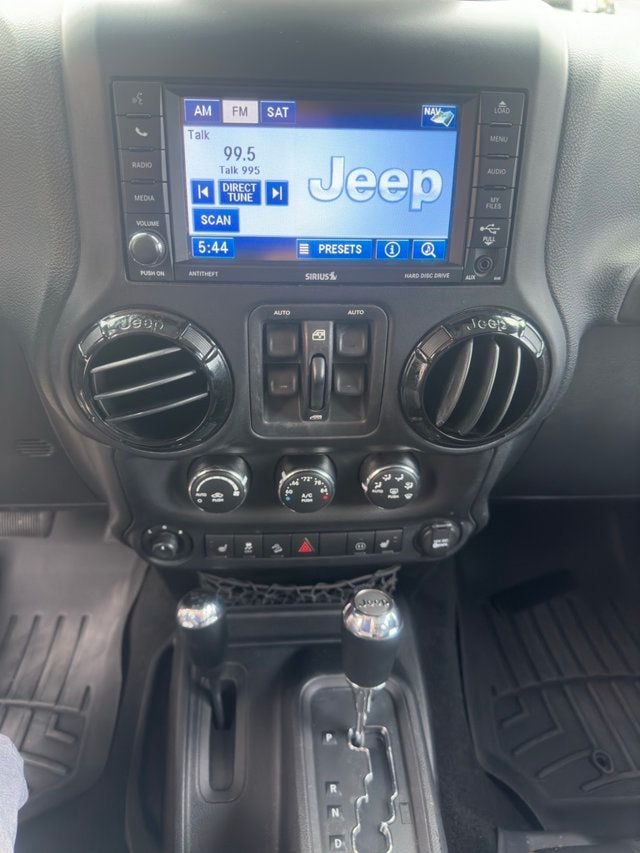 2012 Jeep Wrangler Unlimited Sahara Altitude - 22450113 - 20