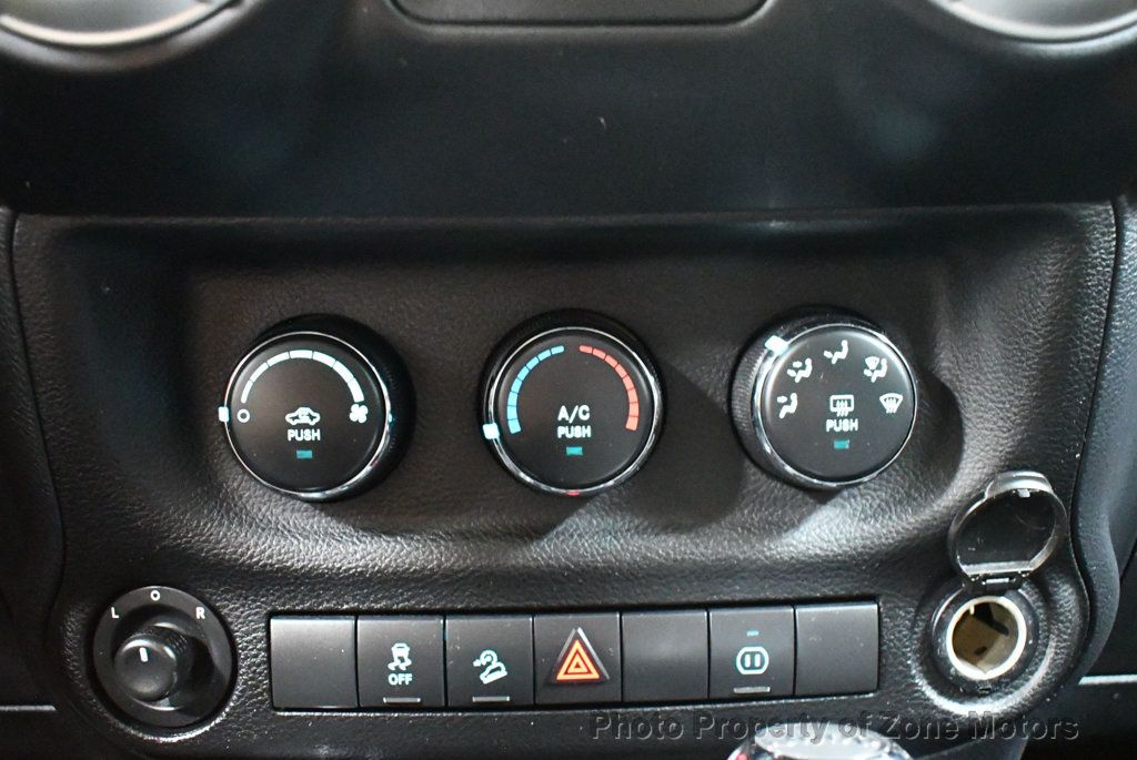 2012 Jeep Wrangler Sahara photo 28