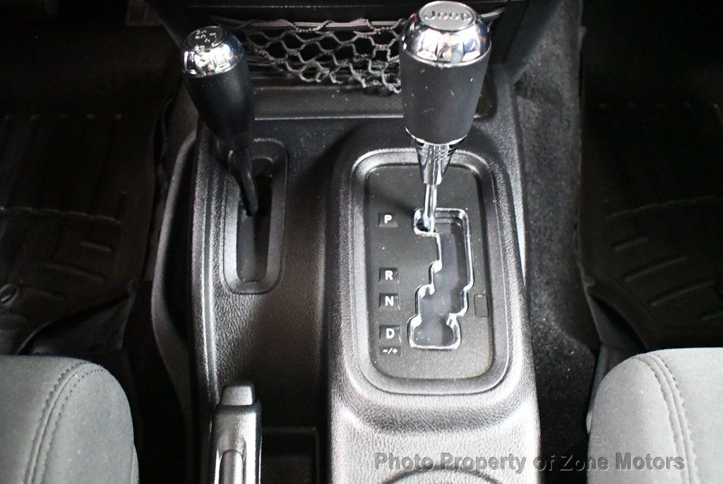2012 Jeep Wrangler Sahara photo 29