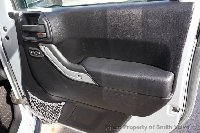 2012 Jeep Wrangler Unlimited 4WD 4dr Rubicon - 22974495 - 16