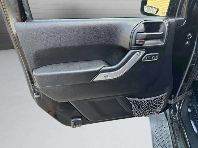 2012 Jeep Wrangler Unlimited 4WD 4dr Sahara - 22998920 - 11