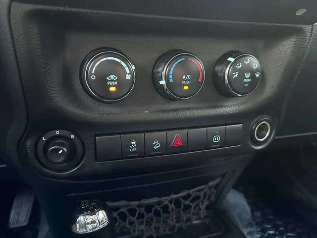 2012 Jeep Wrangler Unlimited 4WD 4dr Sahara - 22998920 - 37