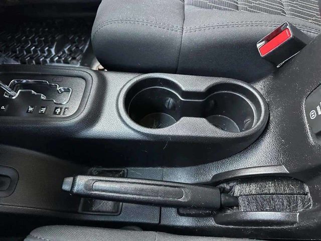 2012 Jeep Wrangler Unlimited 4WD 4dr Sahara - 22998920 - 38