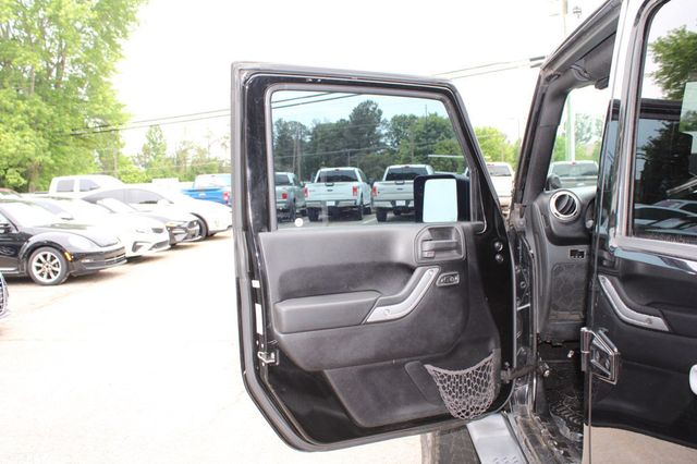 2012 Jeep Wrangler Unlimited 4WD 4dr Sahara - 23023596 - 11