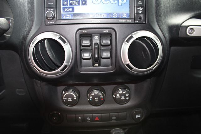 2012 Jeep Wrangler Unlimited 4WD 4dr Sahara - 23023596 - 14