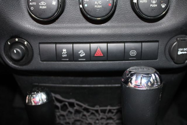 2012 Jeep Wrangler Unlimited 4WD 4dr Sahara - 23023596 - 18